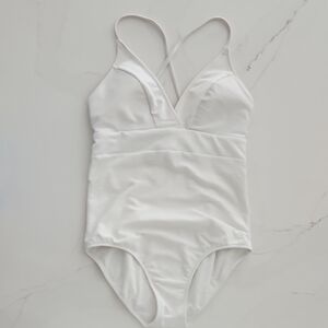 Vineyard Vines White Swimsuit Size M